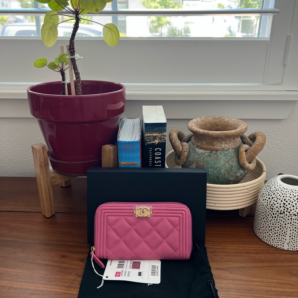 CHANNEL wallet
